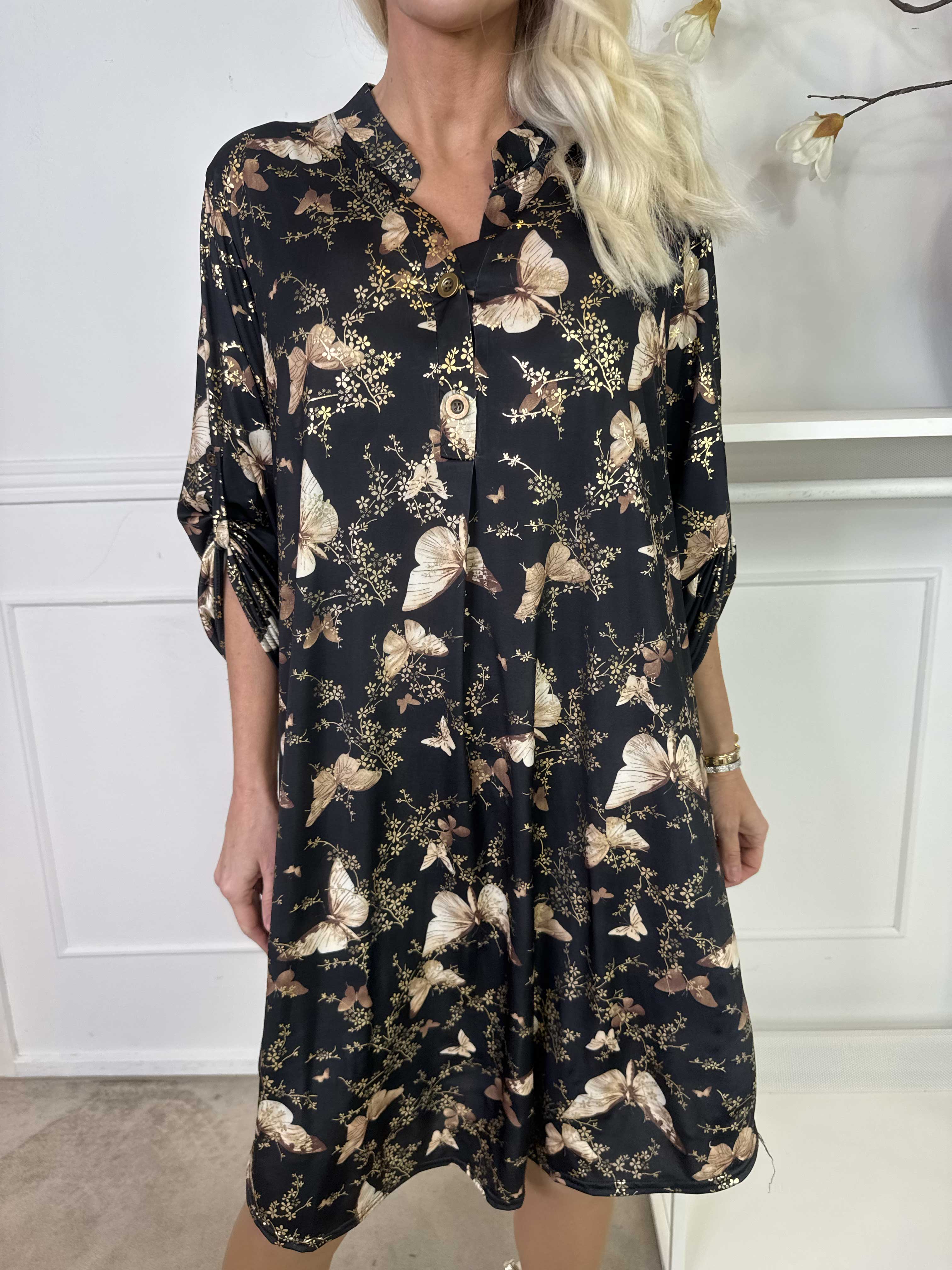 Ebba Butterfly - Elastisk kjole med guld detaljer og sommerfugle